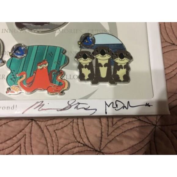 Disney Pins Pixar Party LE Finding Dory Scavenger Hunt Complete Boxed Set Signed - Picture 4 of 8